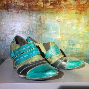 SPRING STEP Wondrous Artistic Heel